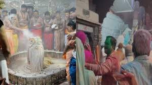 उज्जैन महाकाल मंदिर में होली पर हादसा : विश्व प्रसिद्ध महाकाल मंदिर के गर्भगृह में आग लगने से 14 लोग झुलसे, CM मोहन ने न्यायिक जांच के दिए आदेश, बोले- दोषियों पर होगी कार्रवाई….