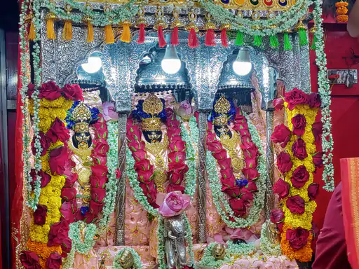 कलश स्थापना के साथ चैत्र नवरात्र आज से शुरू,लालू यादव के बेठे ने की शीतला मंदिर में पूजा