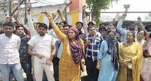 पटना की सड़कों पर ICT इंस्ट्रक्टर्स का जोरदार प्रदर्शन : CM हाउस के साथ-साथ BJP दफ्तर का किया घेराव, सरकार के खिलाफ उठी आवाज़…..